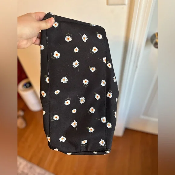 Women’s Daisy Black weekend Duffel Bag - Picture 7 of 8